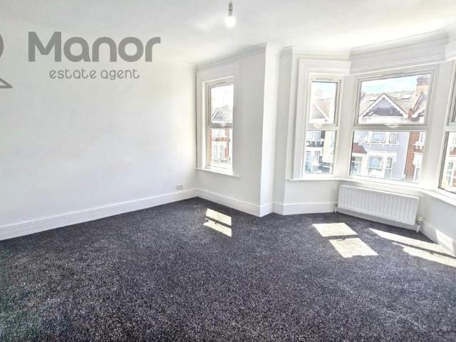 Apartment for rent in Manor Park, Greater London