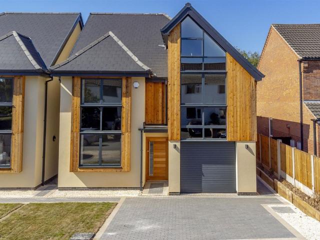 House for rent in Caldermill, East Midlands