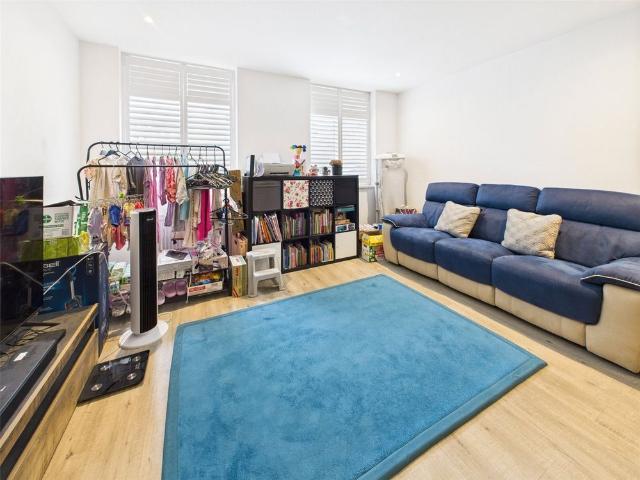 Apartment for rent in Strawberry Hill, Greater London