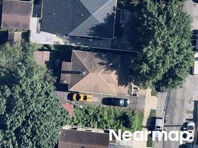 House for sale in The Bronx, Arverne