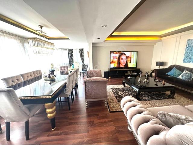 Bakirköy, Şenlikköy Mahallesi içerisinde satılık Daire