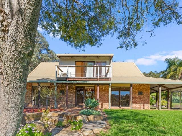 Cottage for sale in Burekup, Western Australia