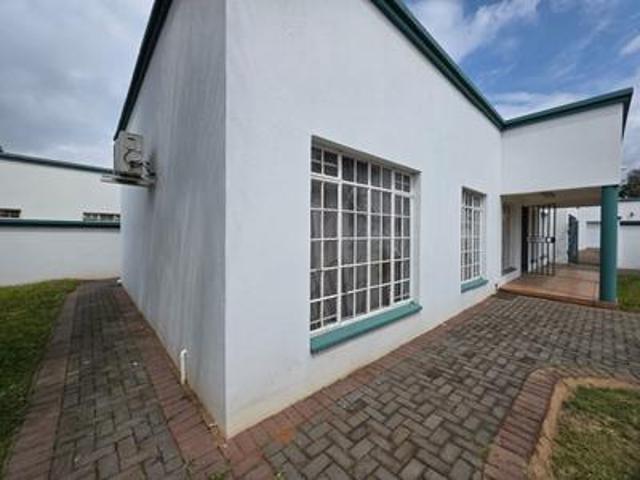 Townhouse for sale in Mohlakeng, Gauteng