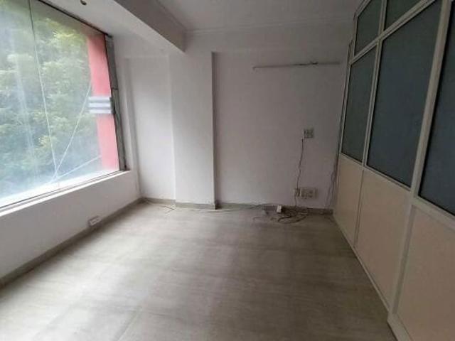 Commercial for rent in Deri