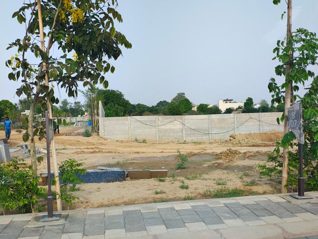 Land for sale in Hariana