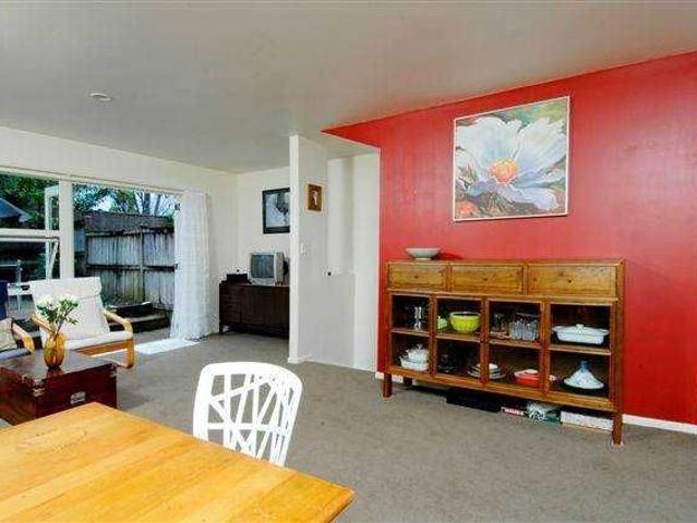 Townhouse for rent in Northcote, Kaipātiki