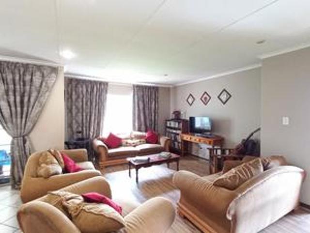 Townhouse for sale in Waterkloof, Gauteng