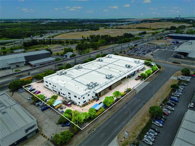 Warehouse for rent in Toombul, Queensland
