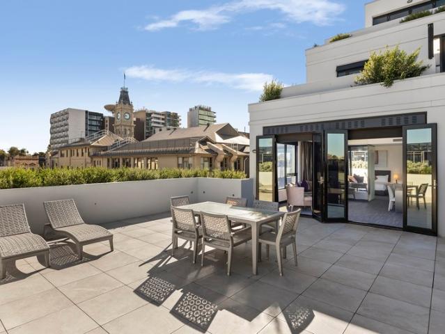 Townhouse for sale in Glenferrie, Melbourne