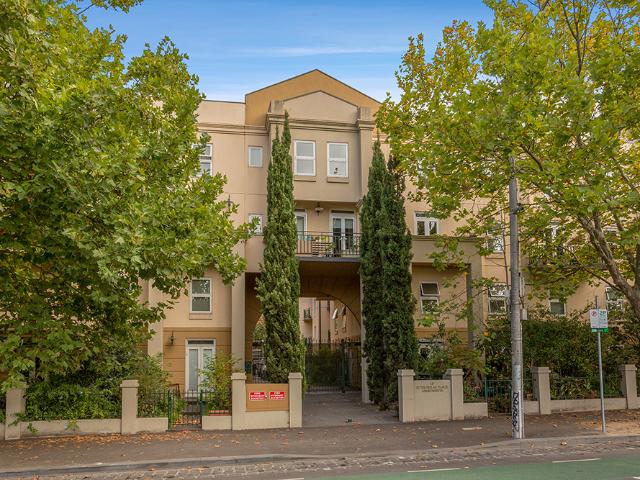 Apartment for rent in Carlton