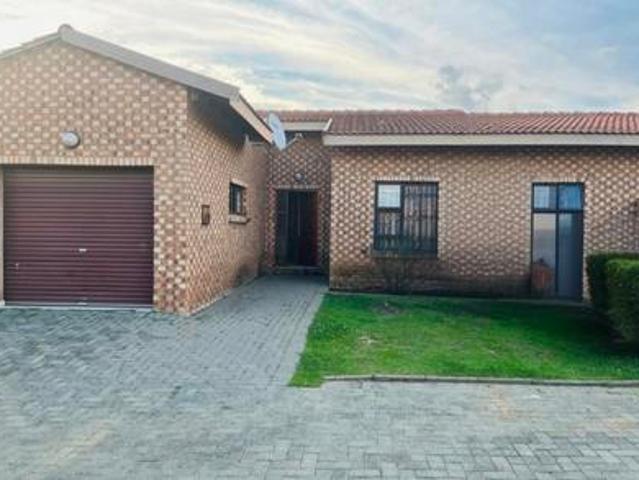 Townhouse for sale in Gert Sibande, Mpumalanga
