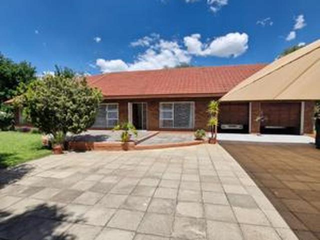 House for sale in Vryburg, Naledi Local Municipality