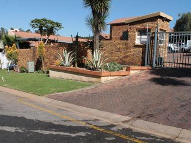 Townhouse for sale in Vosloorus, Gauteng