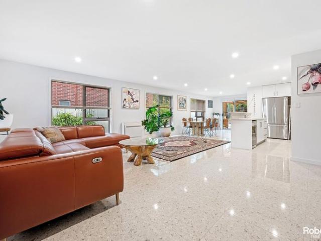 Townhouse for rent in Shearwater, Tasmania