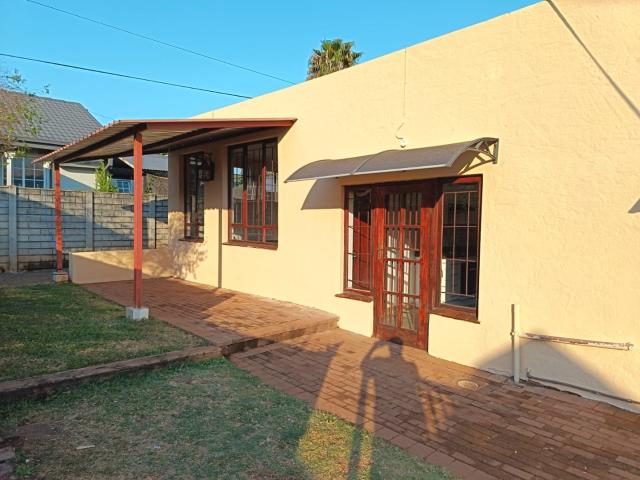 Apartment for rent in Broederstroom, Madibeng Local Municipality
