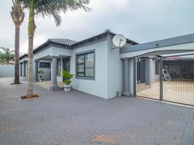 House for sale in Akasia, Gauteng