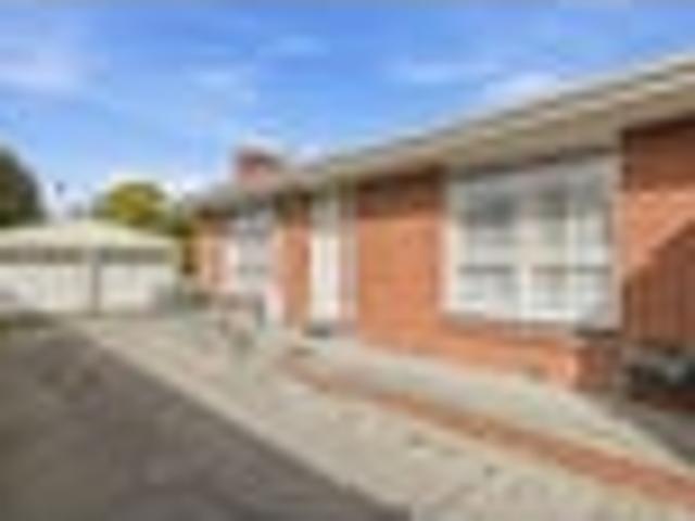 Apartment for sale in Chaslands, Canterbury