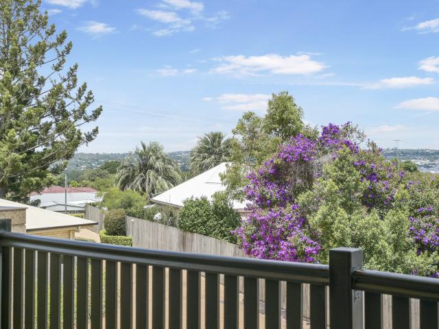 Apartment for sale in Mount Lofty, Queensland