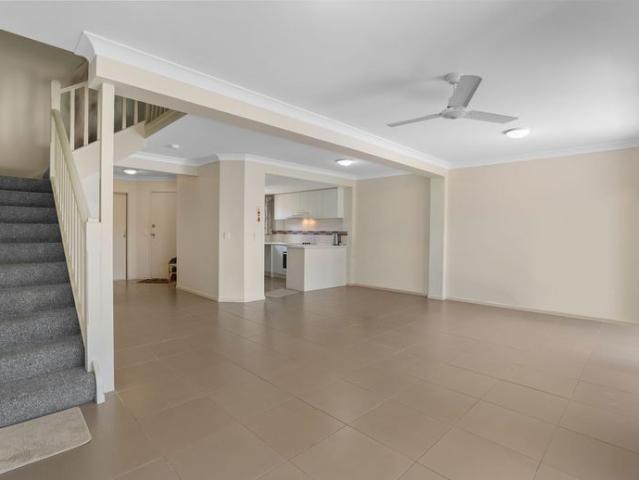 Townhouse for rent in Merrimac, Gold Coast City
