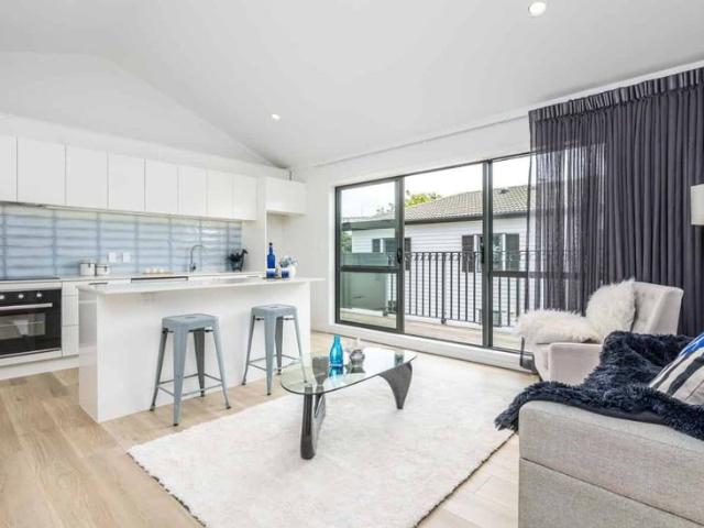 Townhouse for rent in Newton, Auckland