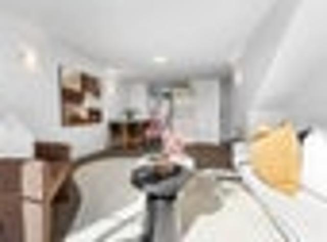 Townhouse for sale in Avondale, Oroua County