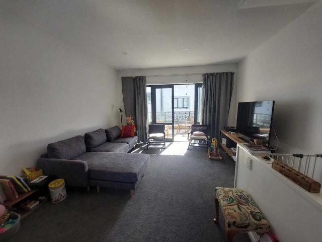 Townhouse for rent in West Lynn, Auckland