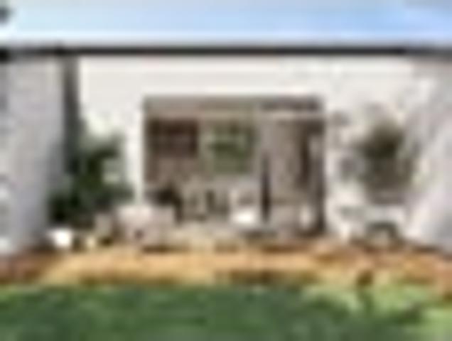 Townhouse for sale in Chaslands, Canterbury