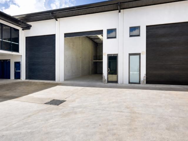 Warehouse for rent in Kings Creek, Queensland