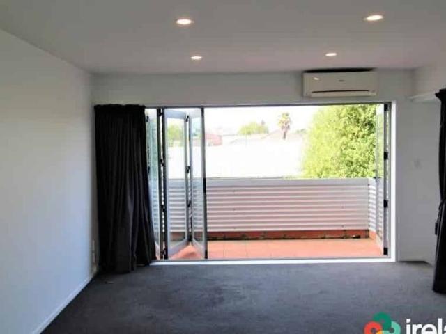 Townhouse for rent in Heathcote, Canterbury