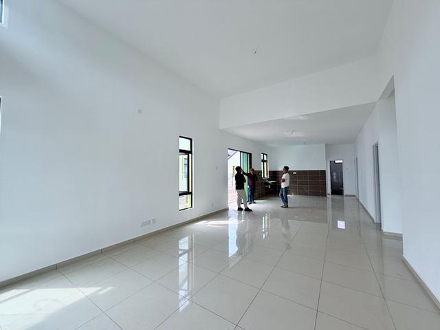 Terraced House for sale in Malaka