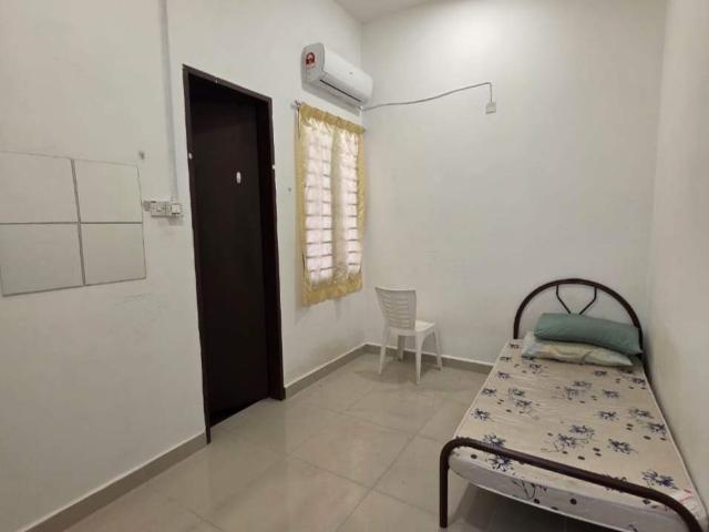 Room for rent in Petaling, Alam Impian