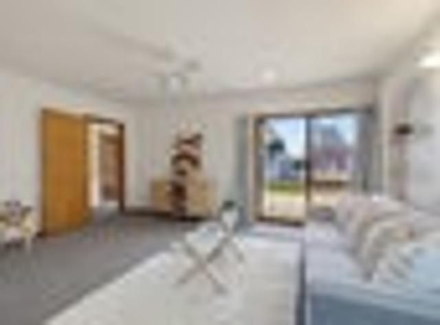 House for sale in Chaslands, Canterbury