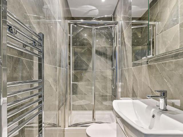 Apartment for rent in London Borough of Merton, Collier's Wood