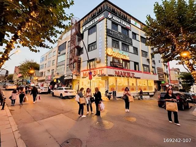 Sefaköy, Küçükçekmece içerisinde satılık Dükkan