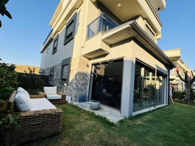Çolak İbrahim Bey Mahallesi, Seferihisar içerisinde satılık Villa