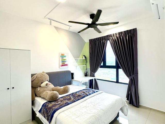 Room for rent in Petaling, Alam Impian