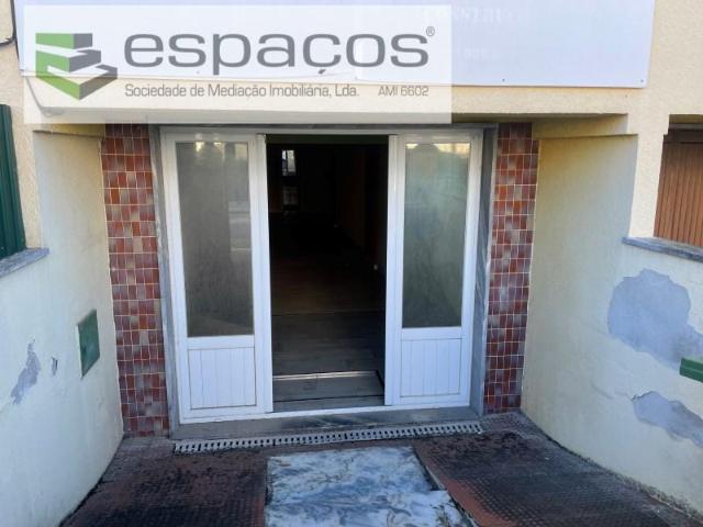 Loja venda em Vale de Milhaços, Seixal