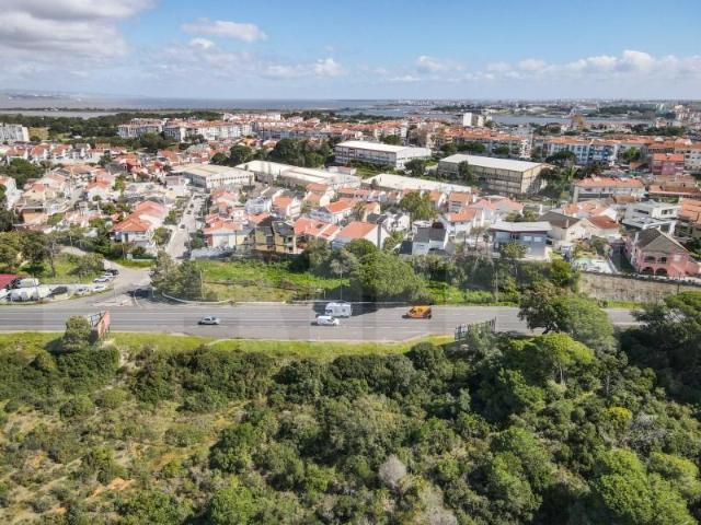Terreno alugar em Seixal, Setúbal