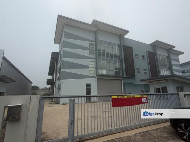 Warehouse for rent in Shah Alam, Petaling