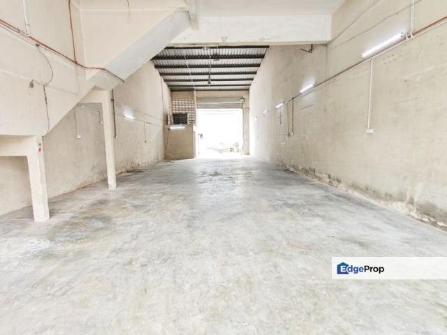 Warehouse for rent in Petaling, Alam Impian