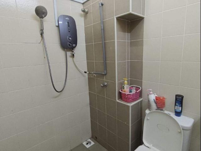 Room for rent in Petaling, Alam Impian