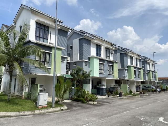 Townhouse for sale in Petaling, Subang Jaya