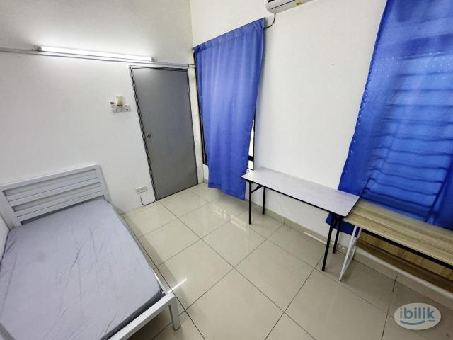 Room for rent in Petaling, Alam Impian