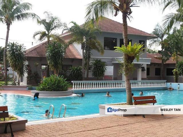 Condominium for sale in Malaka