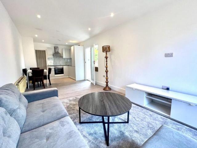 House for rent in Hendon Central, The Hyde