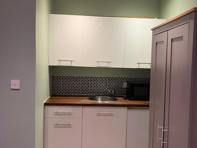 House for rent in Hendon Central, The Hyde