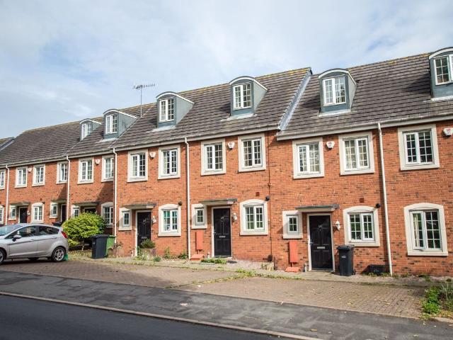 House for rent in Dixons Green, West Midlands