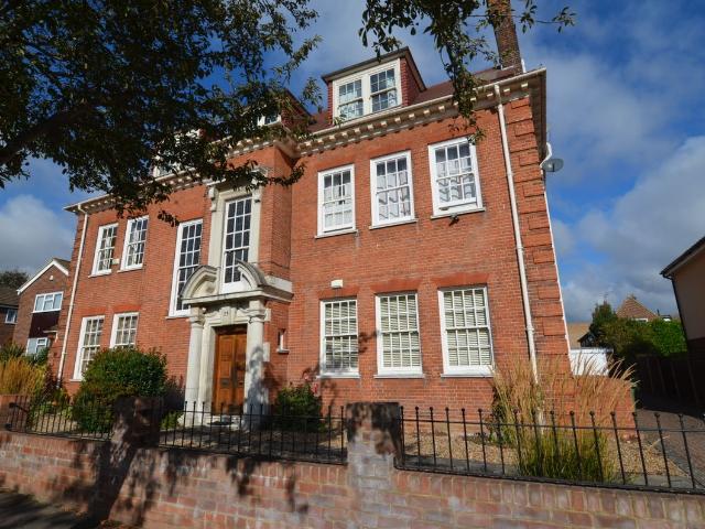 Apartment for rent in Albany Park, Greater London