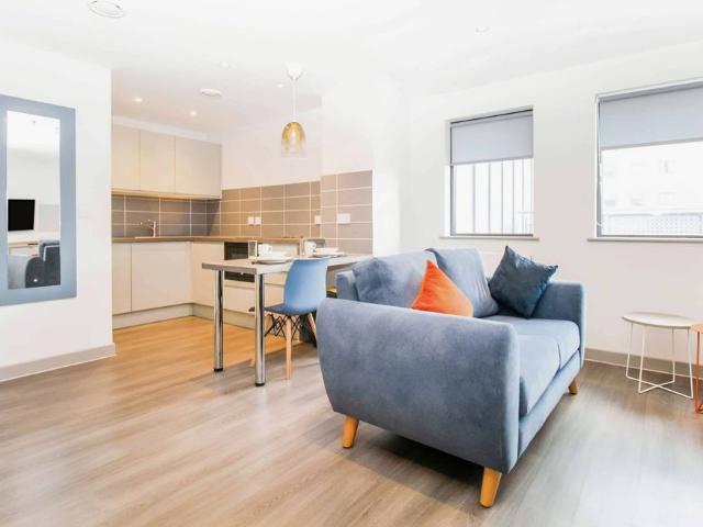 Studio for rent in Hyde Park, West Yorkshire