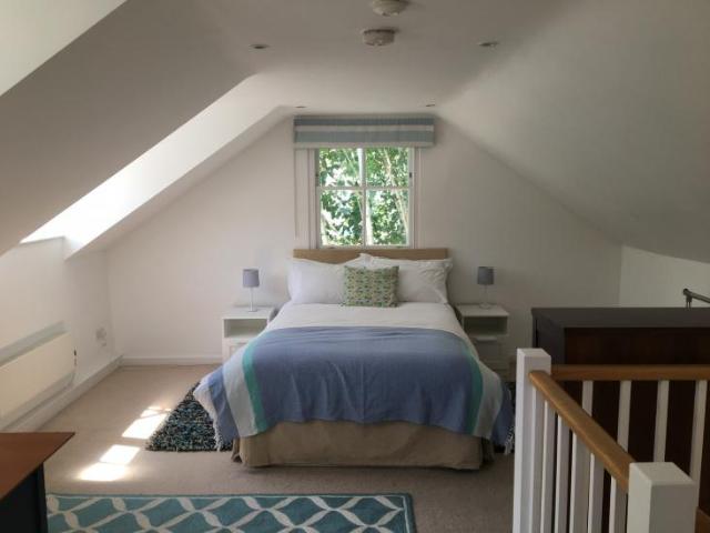 Room for rent in London Borough of Richmond upon Thames, Greater London